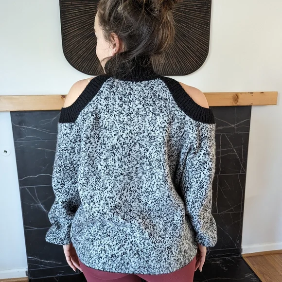 Women's POL Cold Shoulder Turtleneck Sweater Size Small Grey Black NWT - Picture 8 of 12